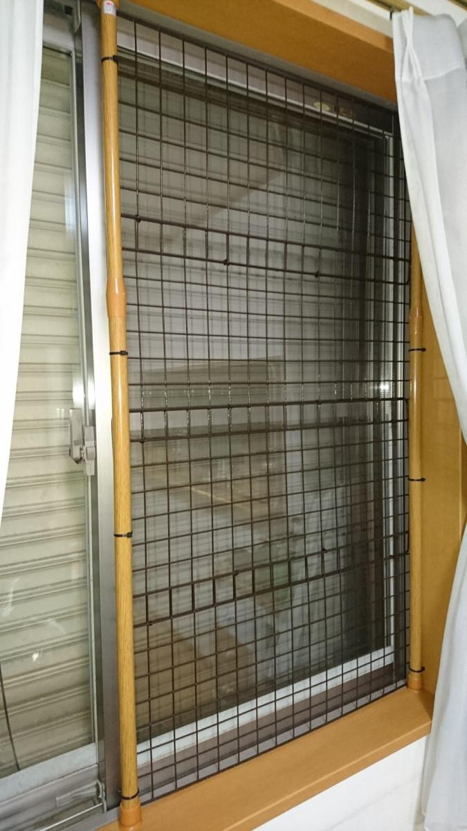 ケージのdiyにハマり気味 窓の脱走防止 じゃんく さんの猫ブログ ネコジルシ